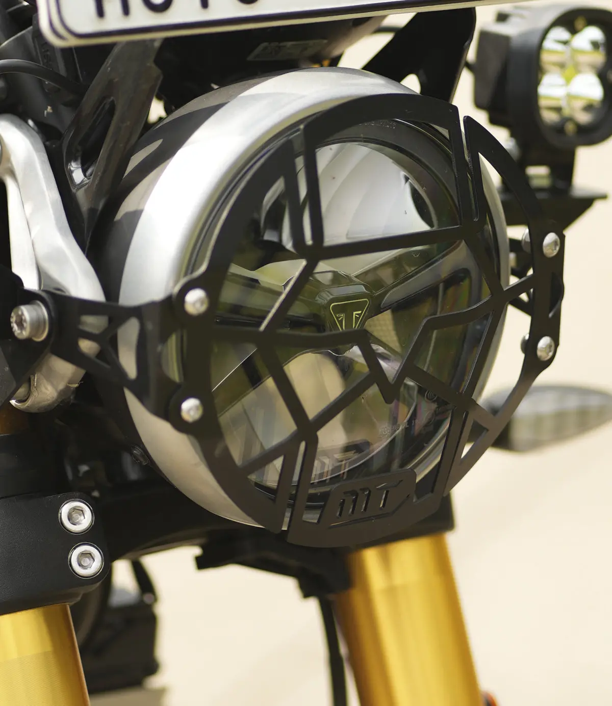 Triumph Speed 400 - Headlight Grill 1