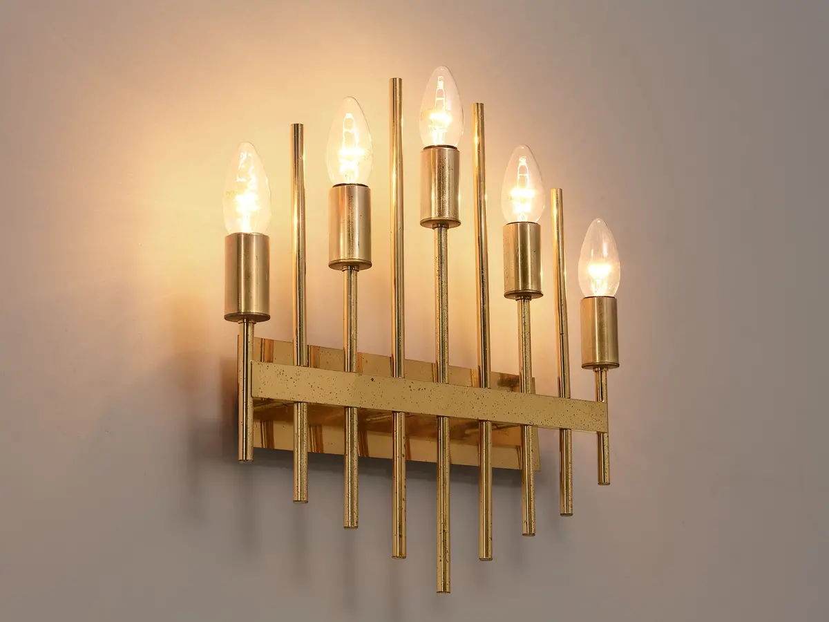 Elegant Wall Light In Brass 1