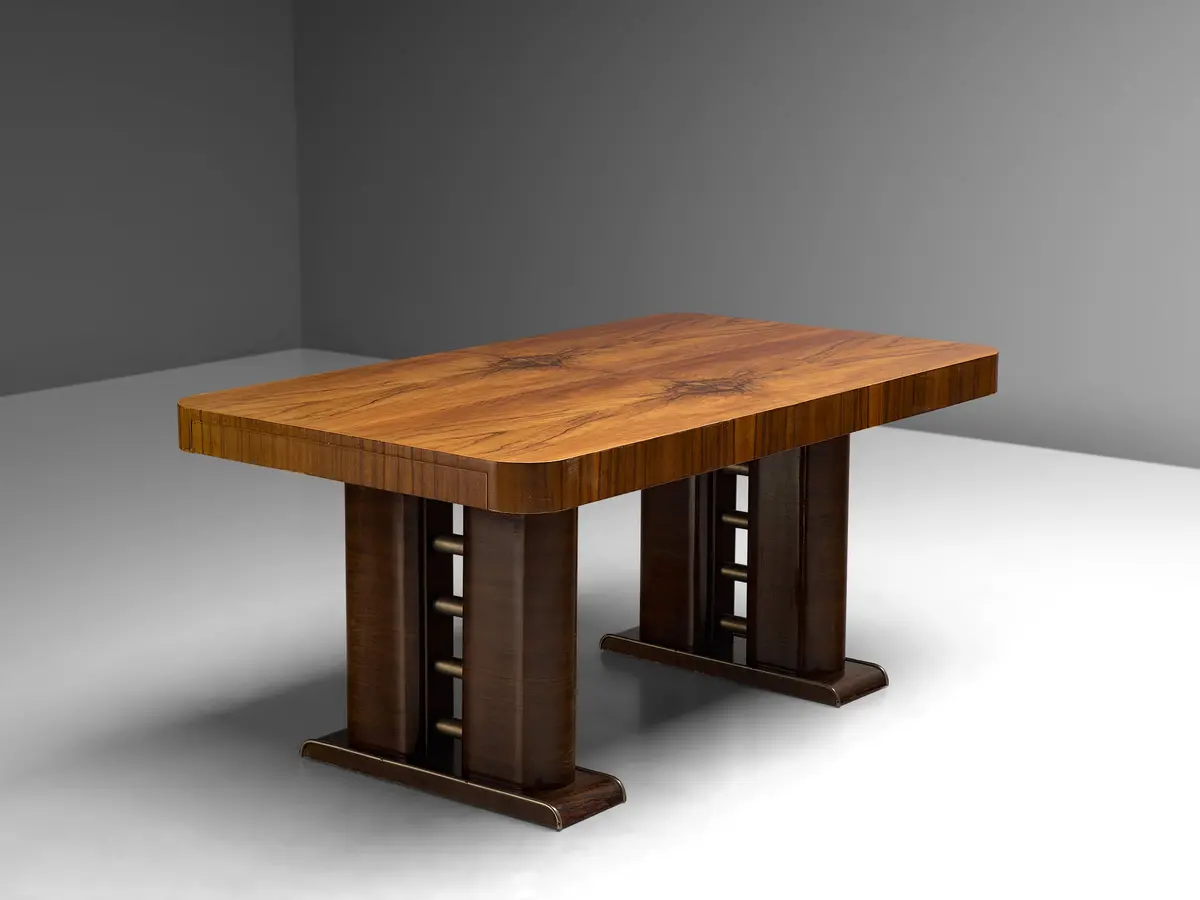 Italian Art Deco Table In Walnut 1