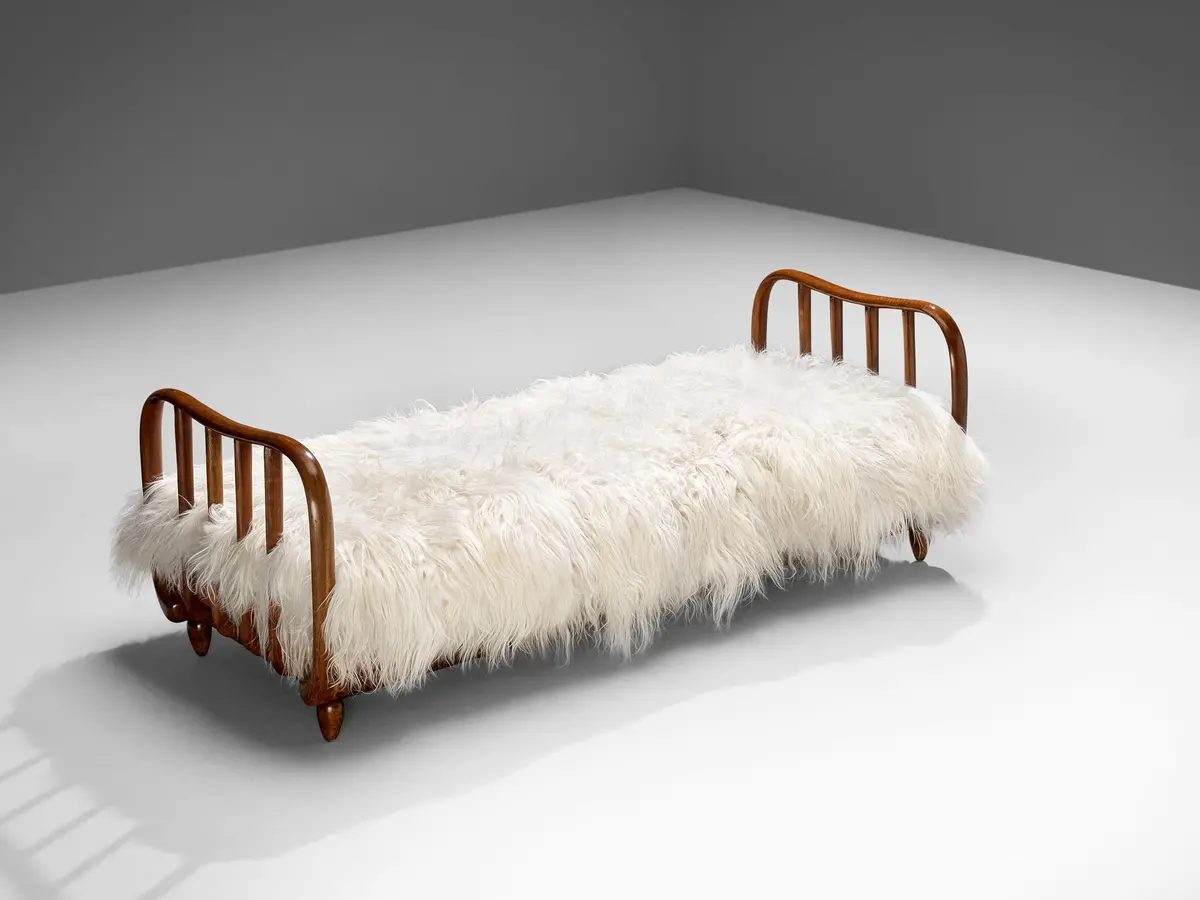 Italian Art Deco Daybed In Walnut 1