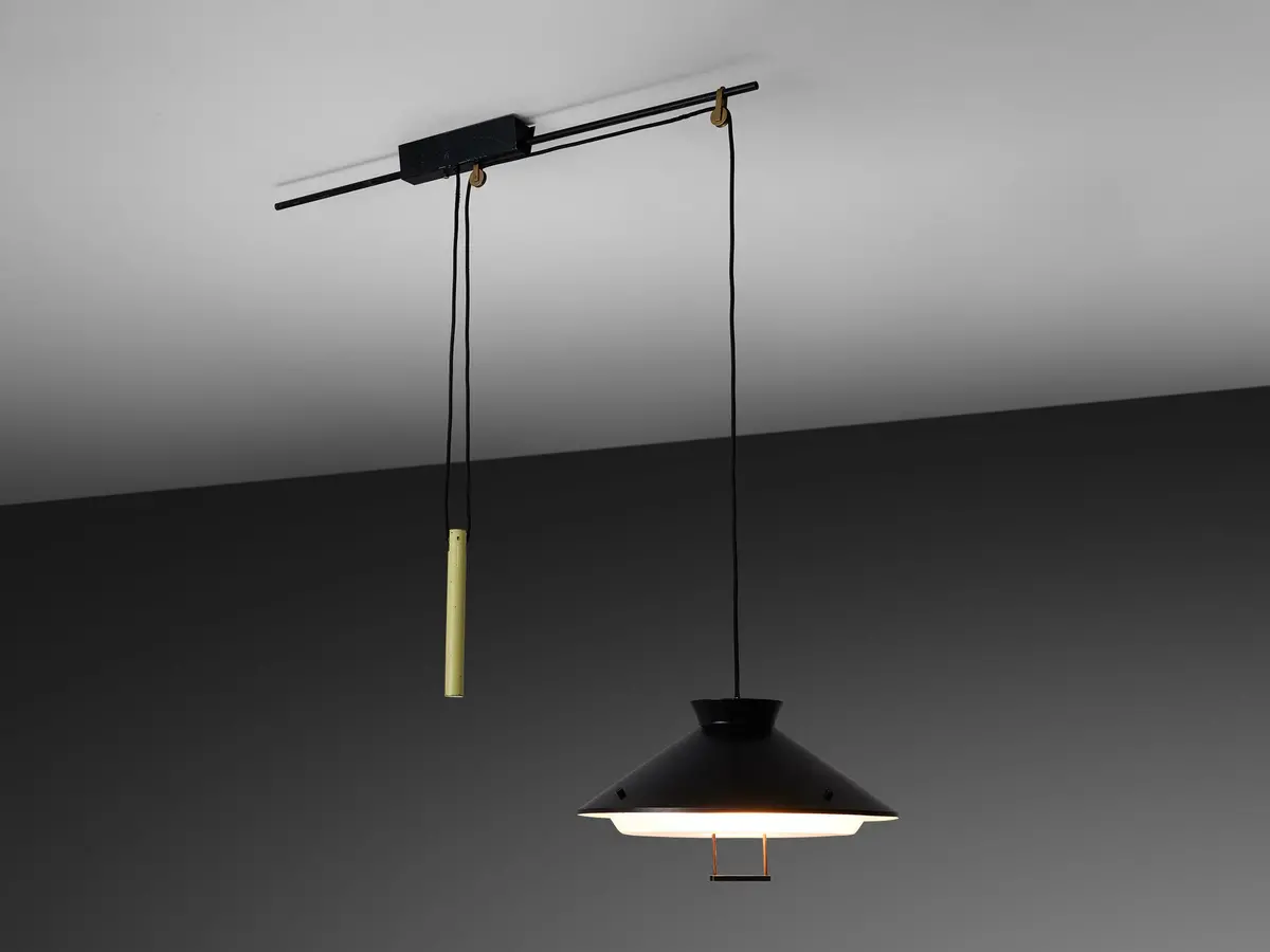 Italian Adjustable Counterweight Pendant Lamp 1