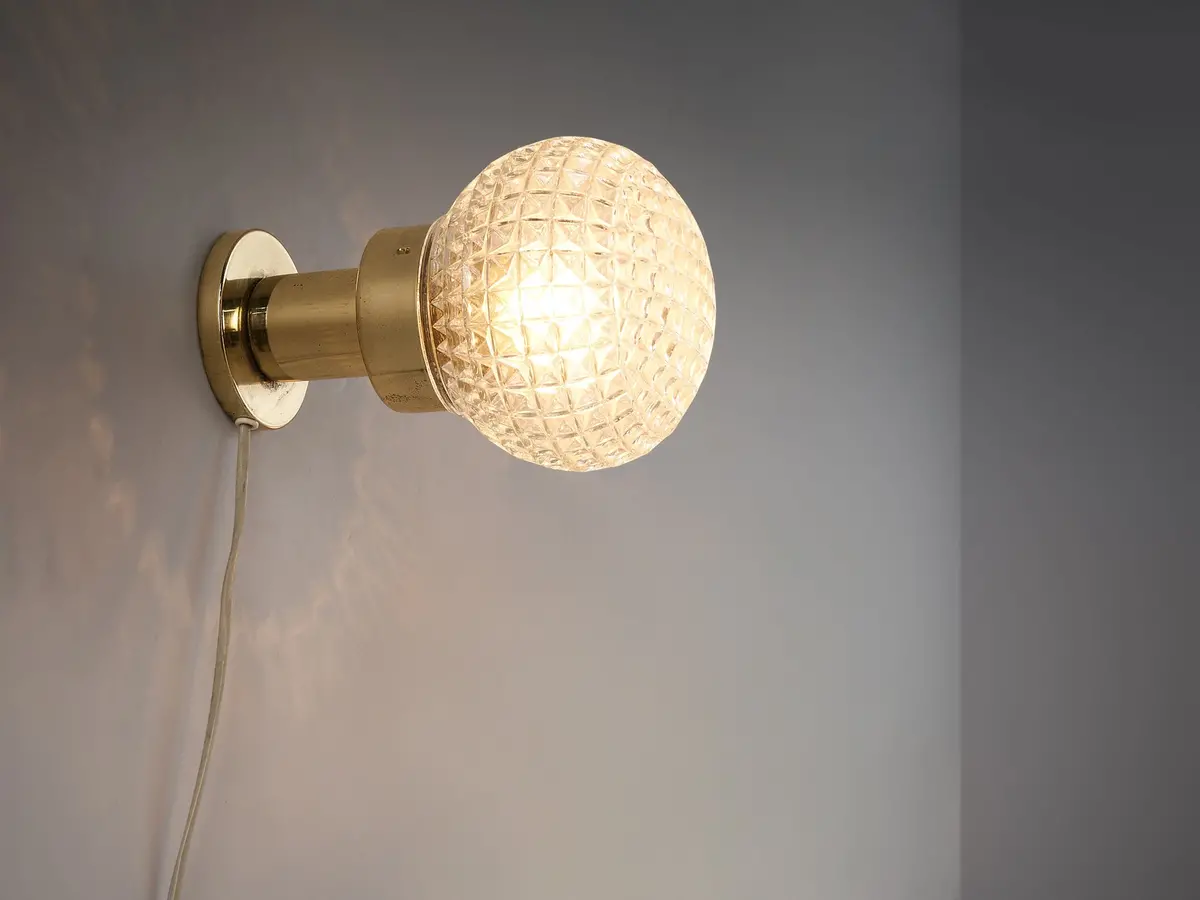 Charming Wall Light In Structured Glass And Brass 1