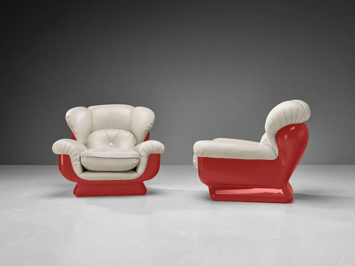 Italian Bulky Pair Of Lounge Chairs In Red Fiberglass And Leatherette 1