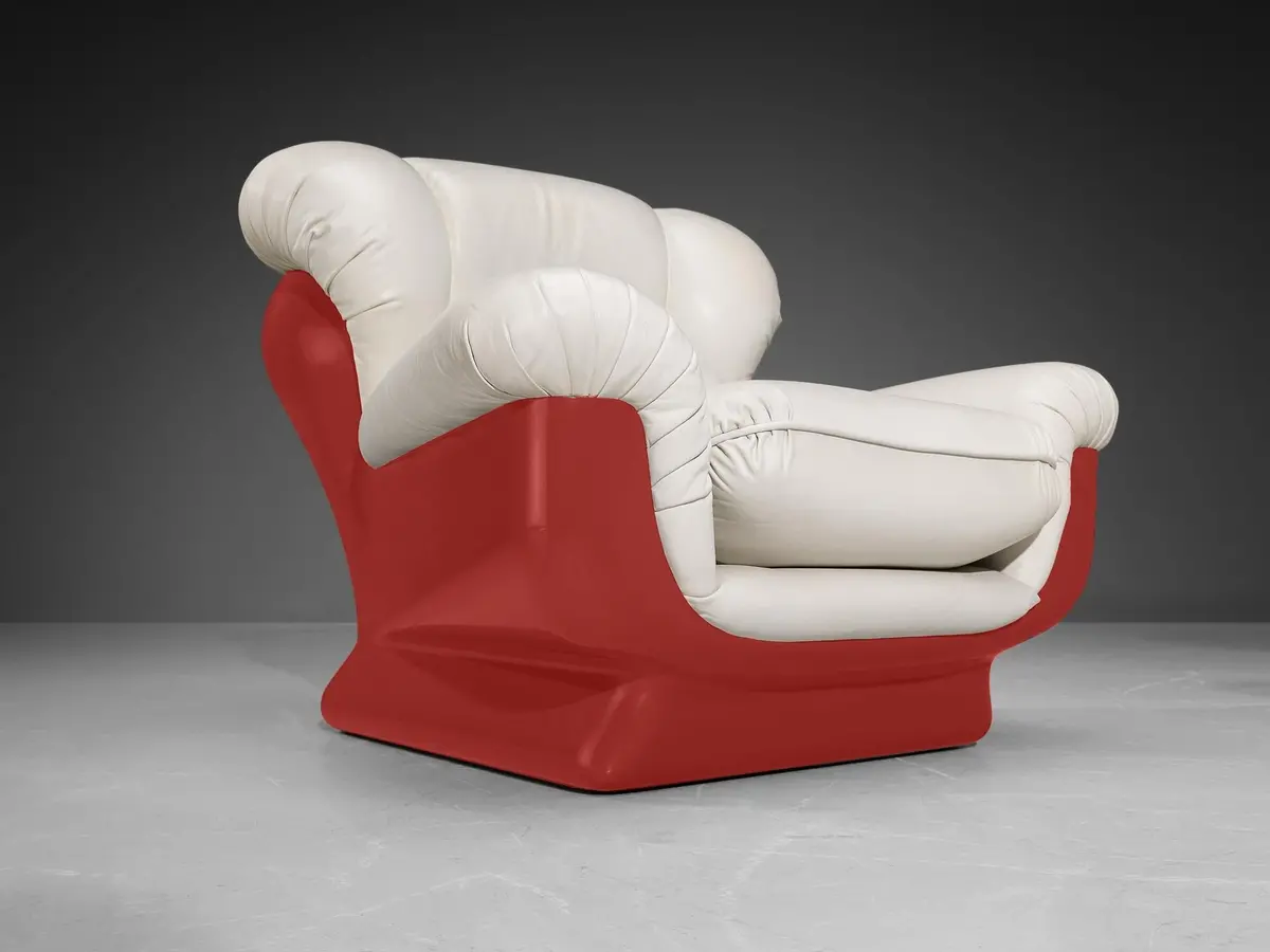 Italian Bulky Pair Of Lounge Chairs In Red Fiberglass And Leatherette 2