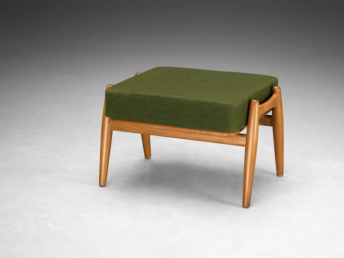 Hans J. Wegner For Getama 'Cigar' Stool In Solid Oak With Green Cushion 1