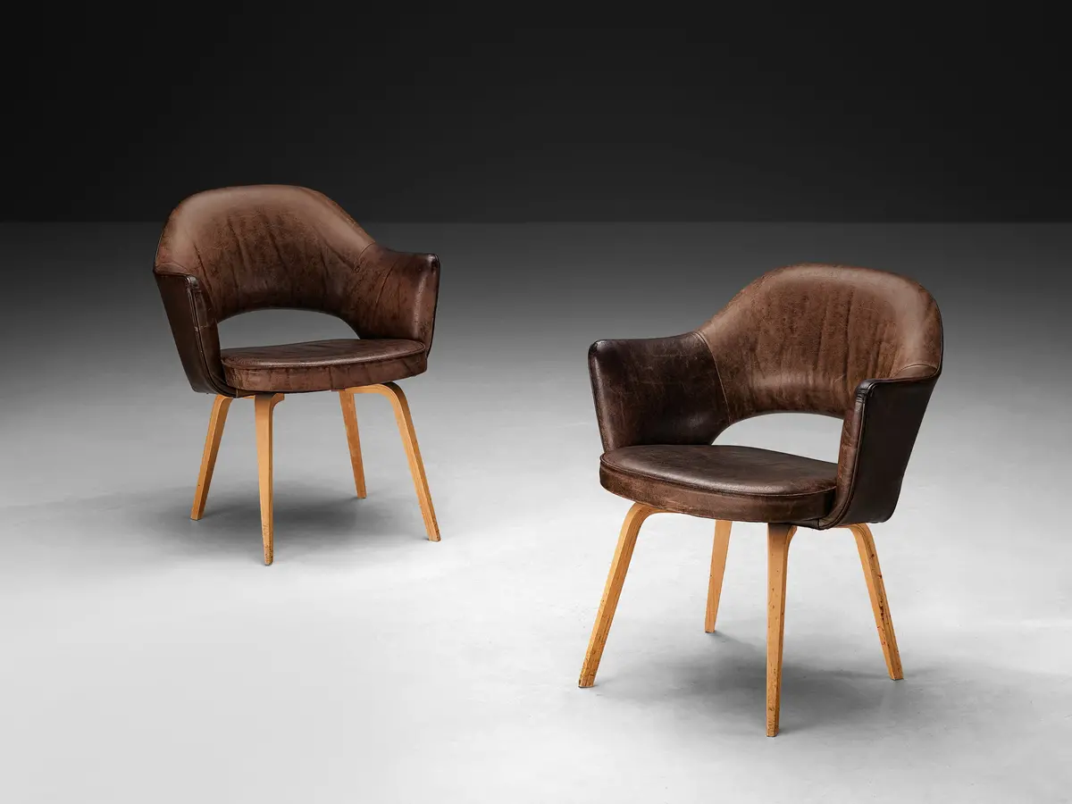Eero Saarinen For Knoll 'Executive' Armchairs In Leather And Oak 1