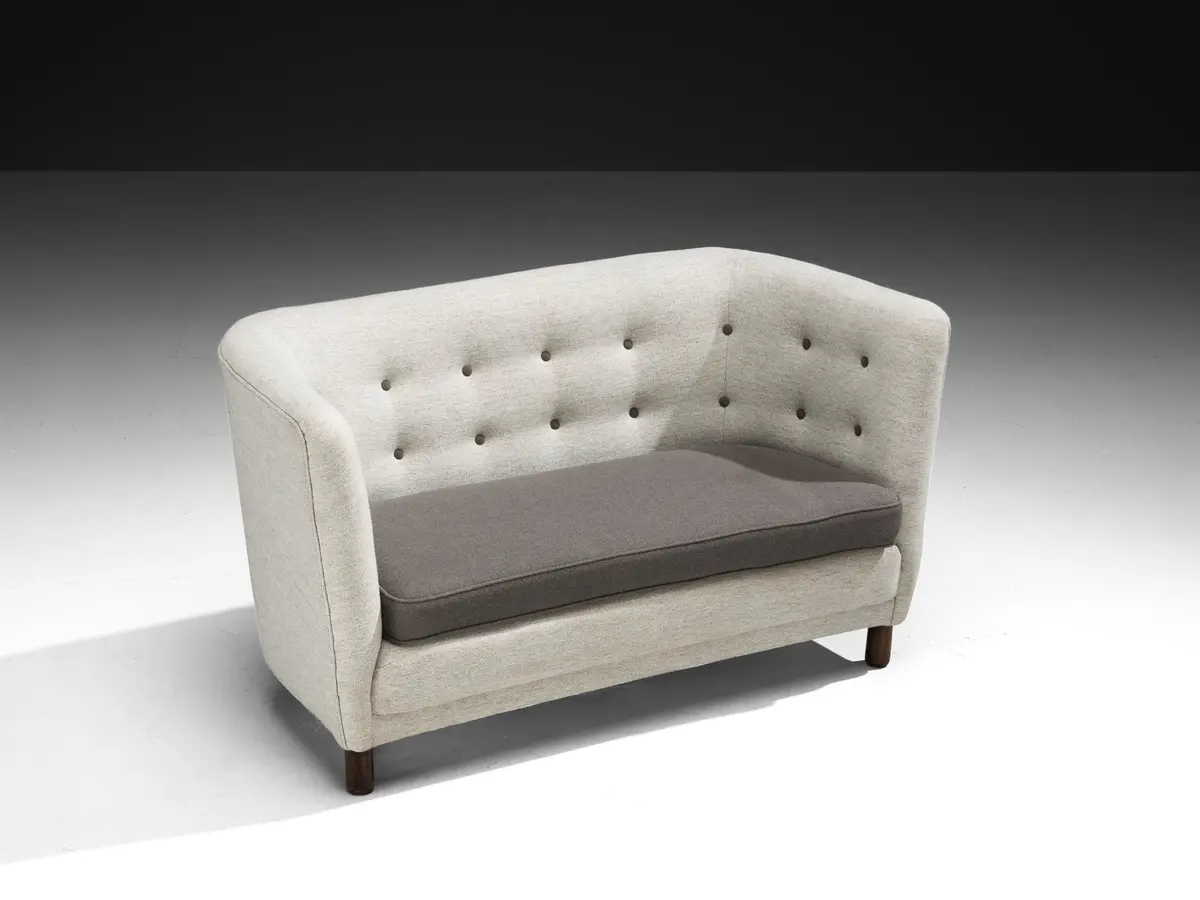 Scandinavian Modern Settee Or Sofa In Grey Upholstery 1