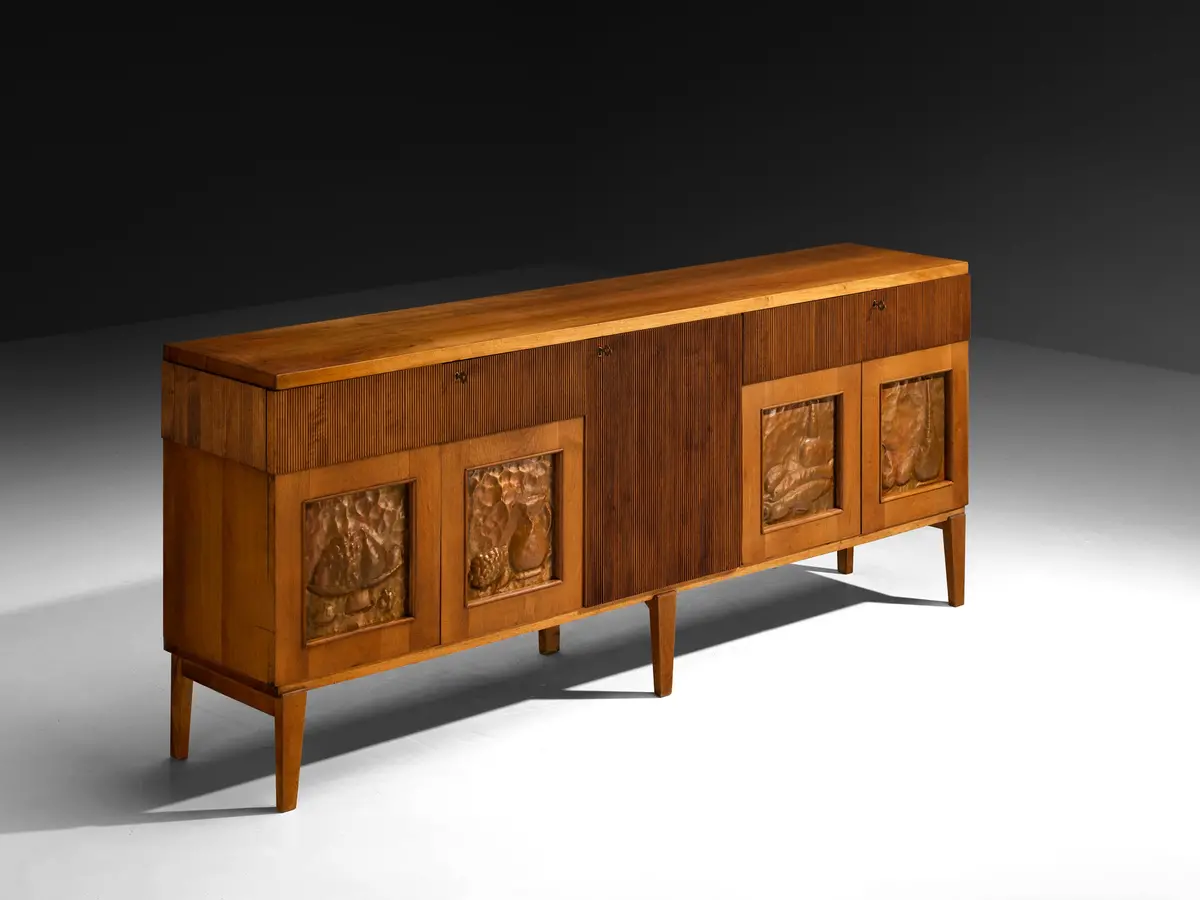 1940S Italian Sideboard In Walnut With Grissinato Carvings And Copper Reliefs 1