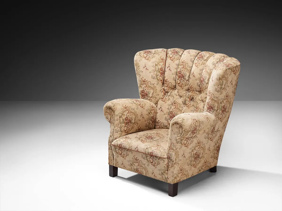 Mid-Century Bulky Lounge Chair In Patterned Upholstery 1