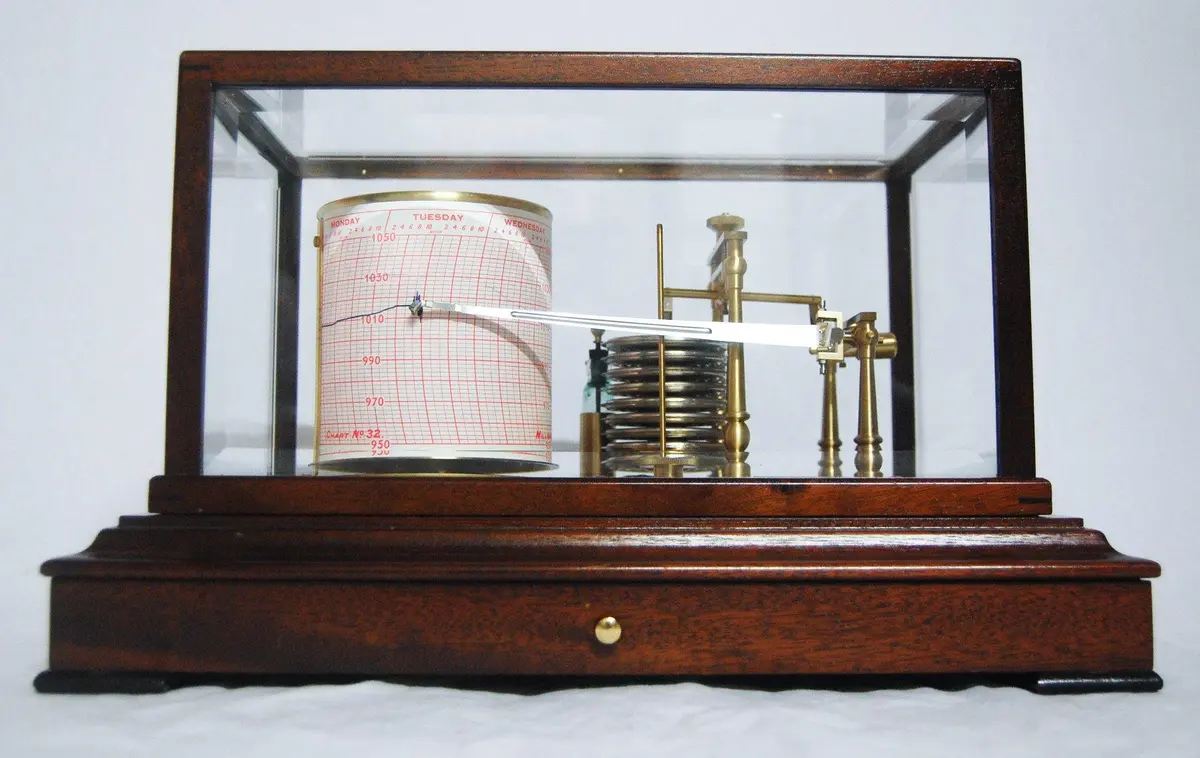 Early Twentieth Century Barograph With Mahogany & Glass Case By O. Comitti & Son, London 1