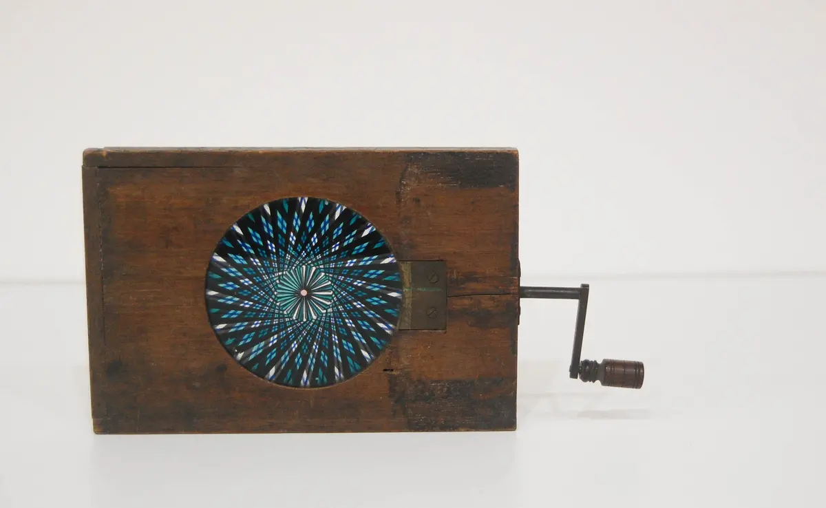 Early Victorian Magic Lantern Chromatrope Slide By We & F Newton Of Fleet Street. 2