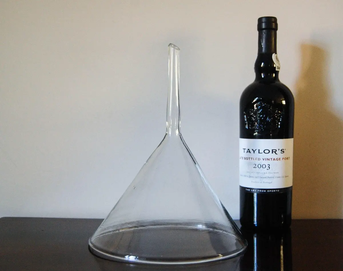A Large Early Nineteenth Century Hand Blown Glass Wine Or Port Decanter Funnel 1