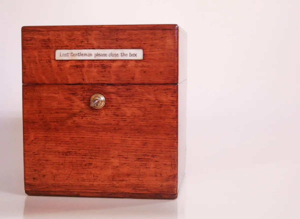 Late Victorian Oak Decanter Box By Leuchars 1