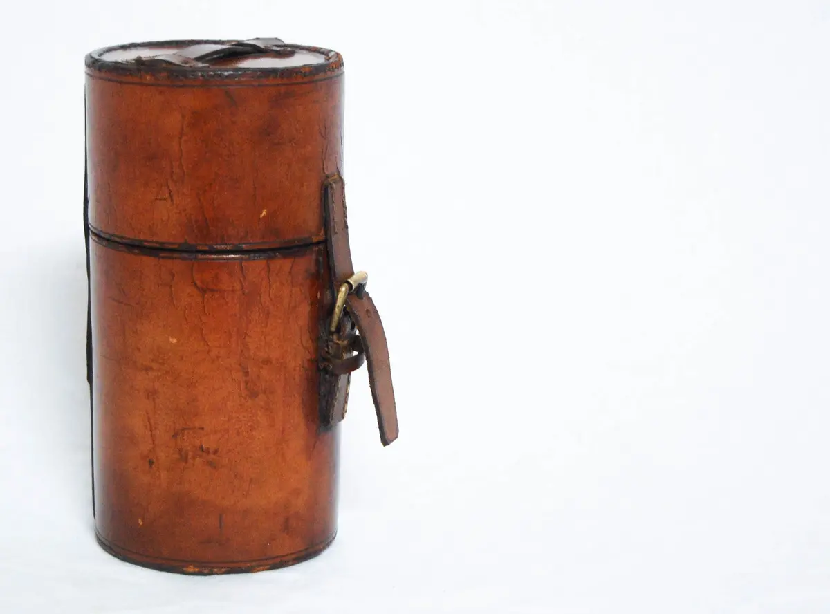 Edwardian Leather Travelling Case With Glass Decanter & Silver Lid By Percy Whitehouse, London 1903 1