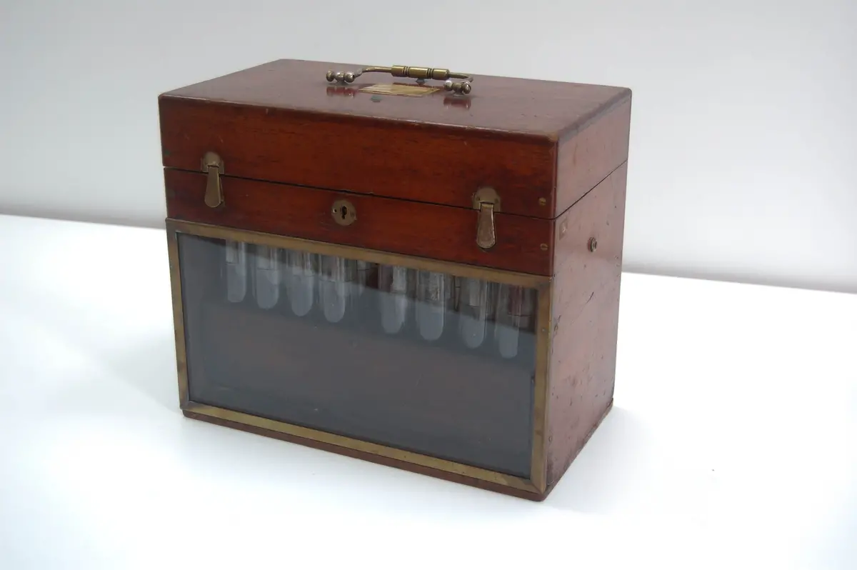 French Wet Cell Electrotherapy Machine By Charles Chardin Of Paris 1