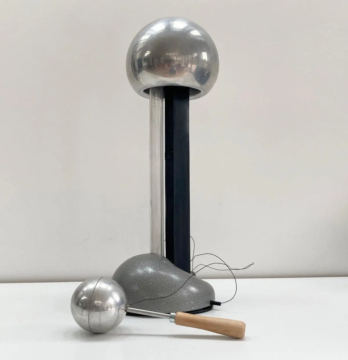 Large Mid Twentieth Century Van Der Graaff Generator 1