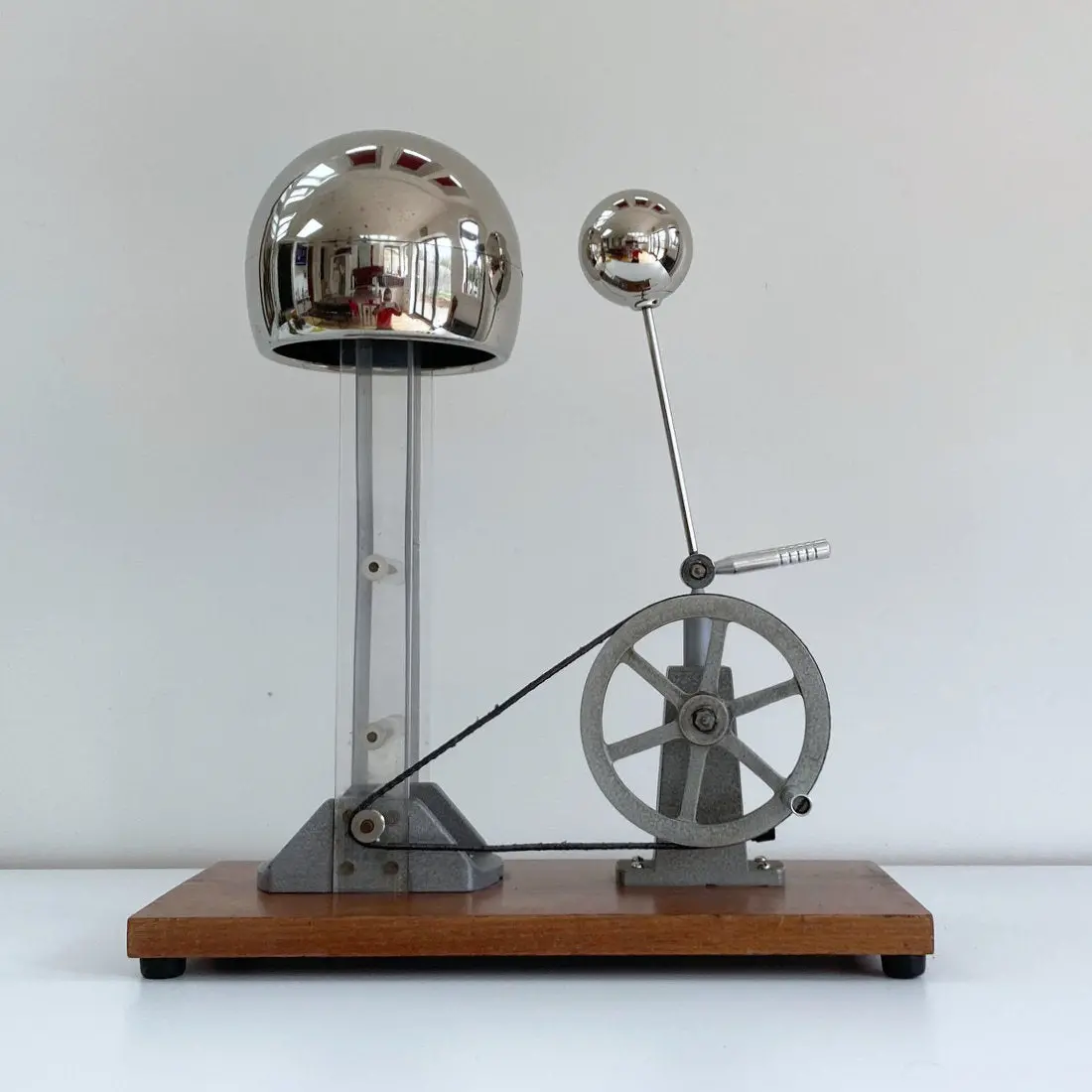 Mid Twentieth Century Demonstration Van Der Graaff Generator By Philip Harris 1