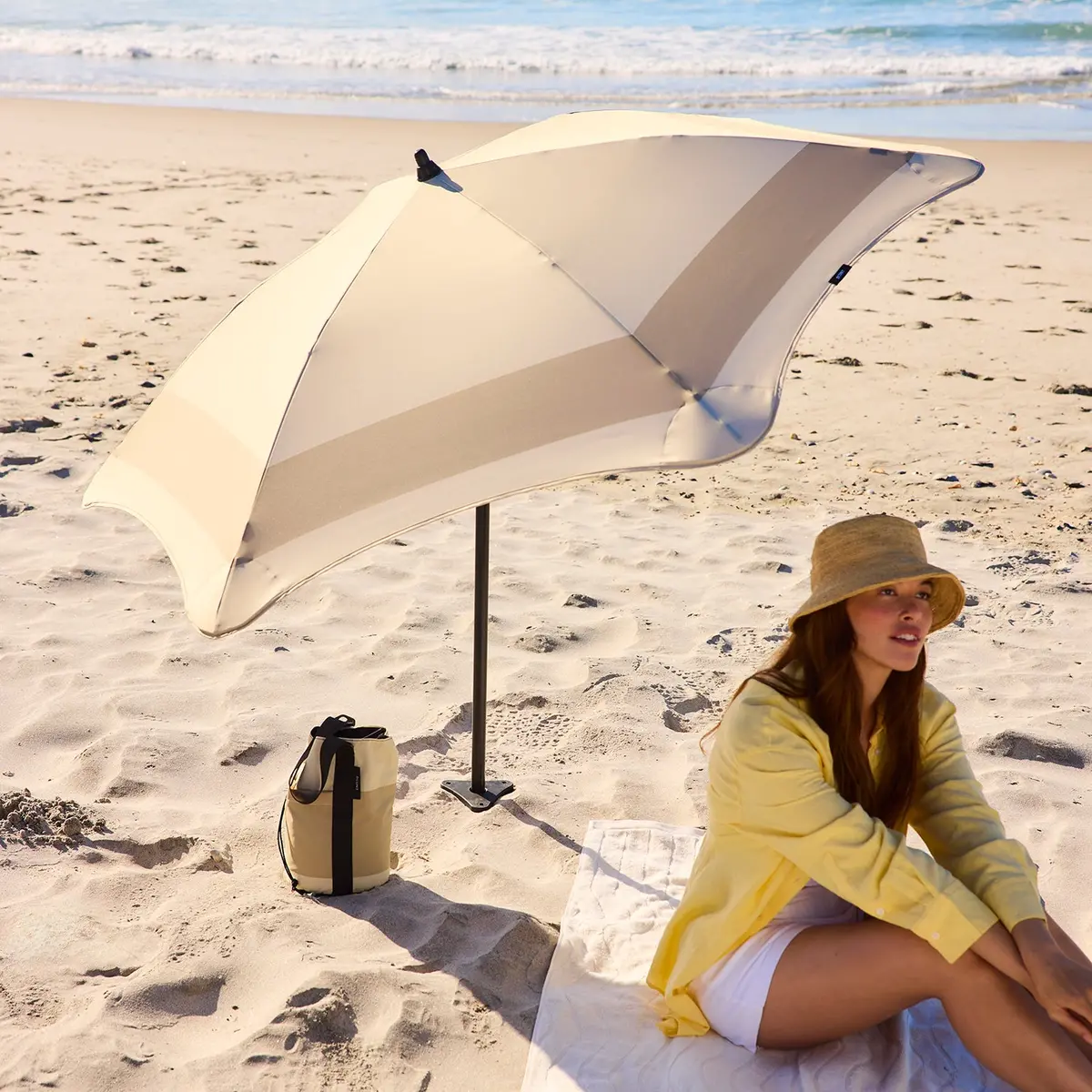 Blunt | Beach Umbrella | Sand 2