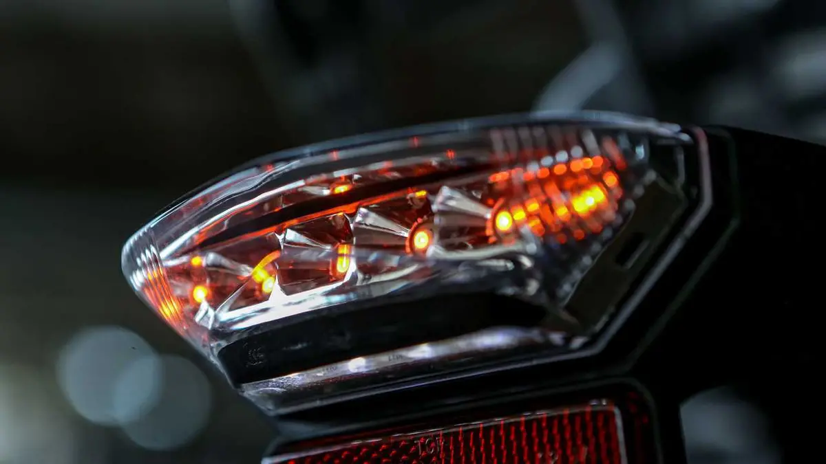 Bmw 310 Gs / R Tail Lamp Assembly 1