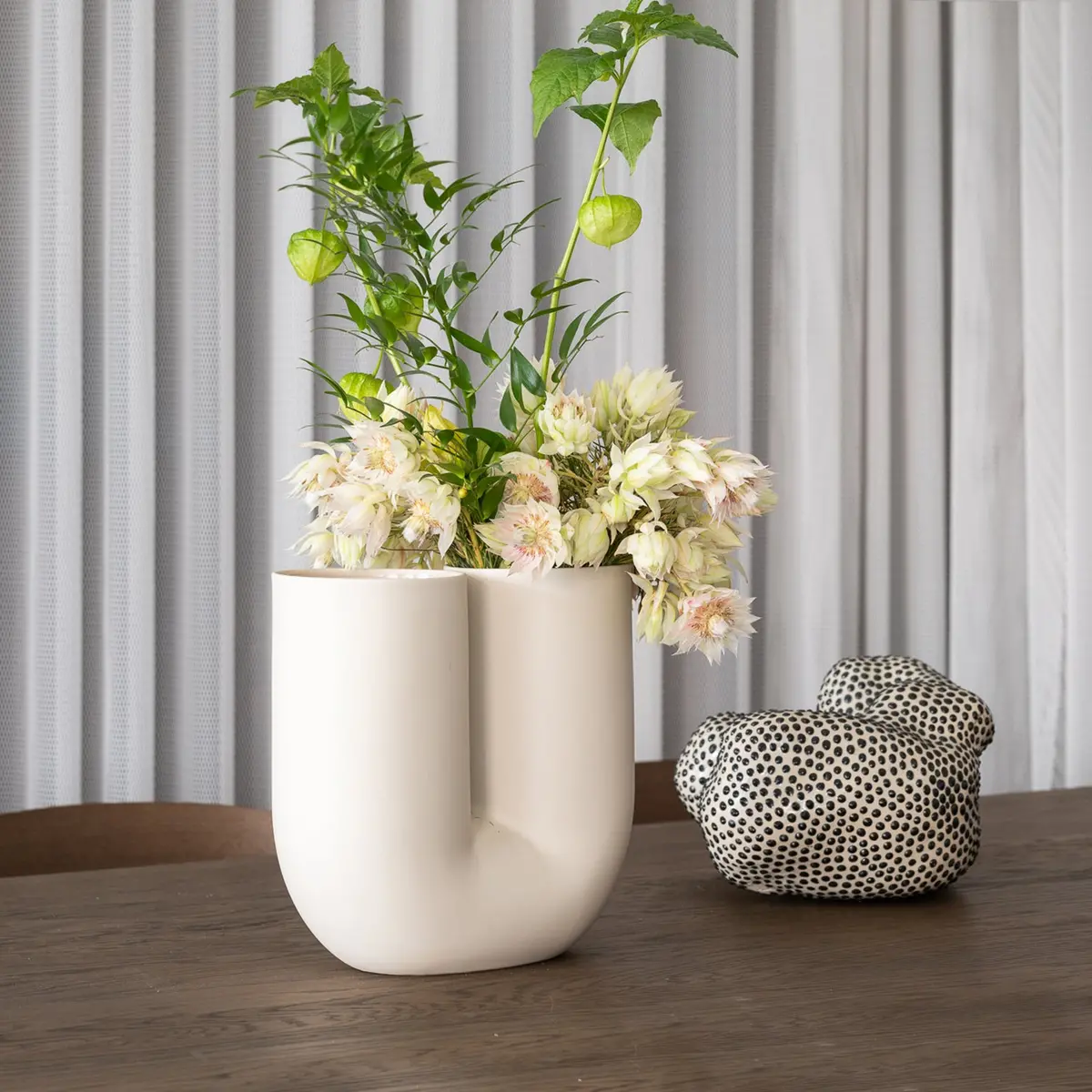 Muuto | Kink Vase | Sand Earthenware 26Cm - V2 2