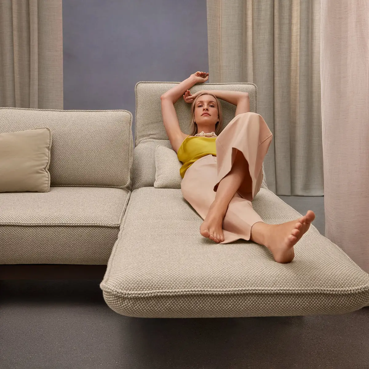 Rolf Benz | Mera Sofa | 3 Seater Fabric | Grey Beige 24.350 + Marrone Metallic Frame 1